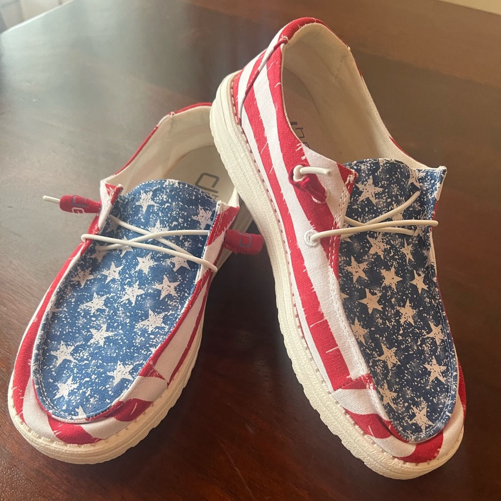 Hey Dude Wendy Patriotic Star Spangled USA Flag Women’s Size 8